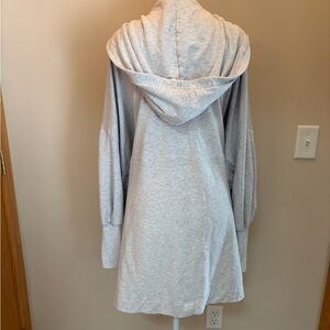 #490 Oversize Athleta Soft Light Gray Sweatshirt with Hood. Size S